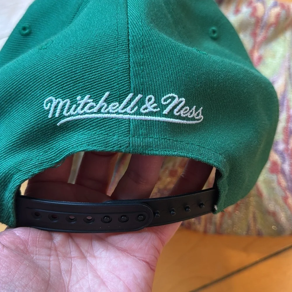 NWOT Mitchell Ness Milwaukee Bucks hat